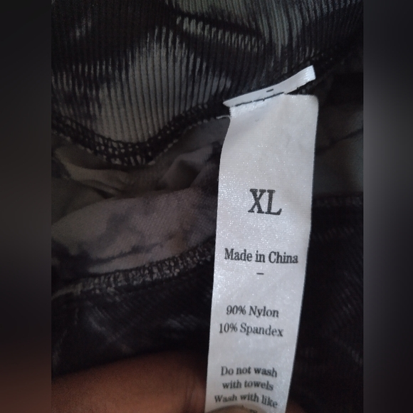 Pair of women's Tie-dye leggings - Picture 3 of 4